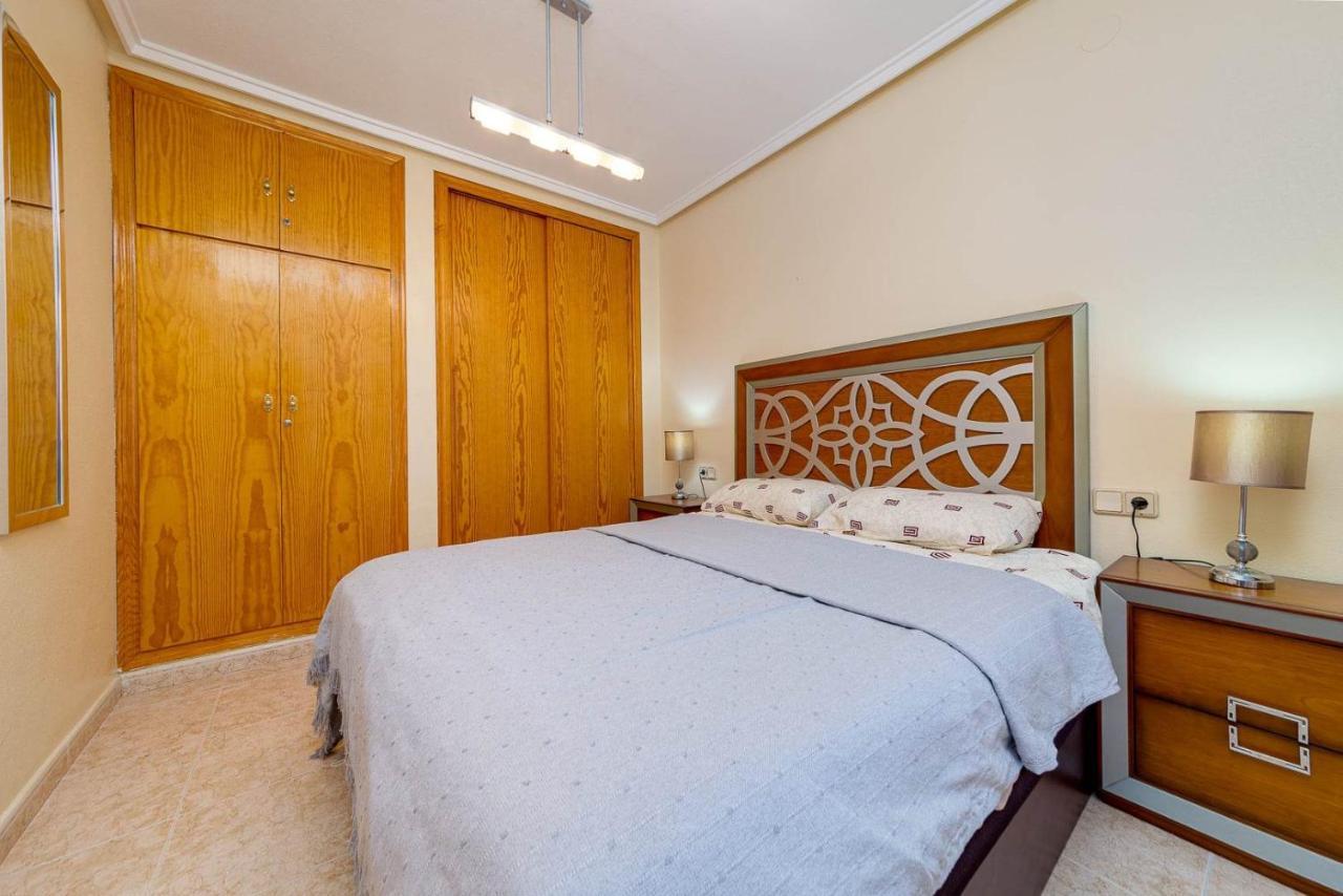 Cozy Appartment Torrevieja At Irina ภายนอก รูปภาพ