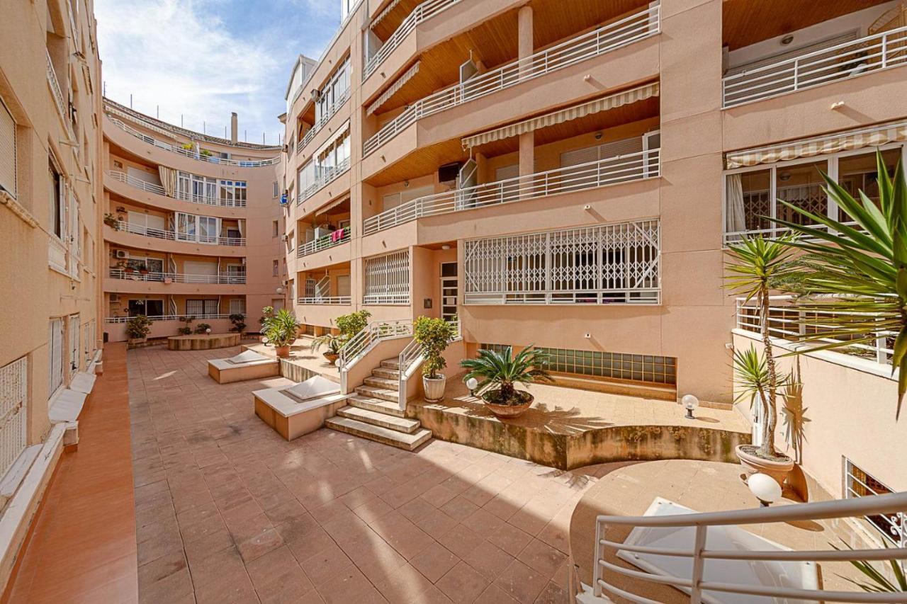Cozy Appartment Torrevieja At Irina ภายนอก รูปภาพ
